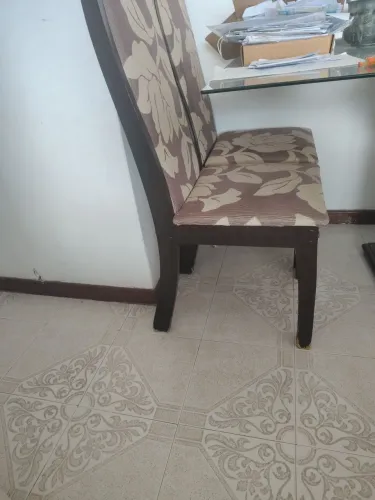 Cadeira a venda,todos usados são 5 cadeiras mais em bom estado para uso ,cadeira para mesa