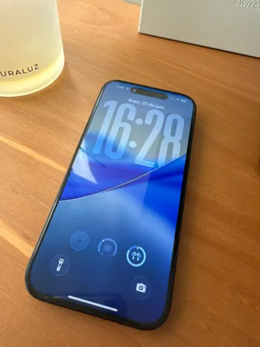 iPhone 15 Pro conservado e funcionando