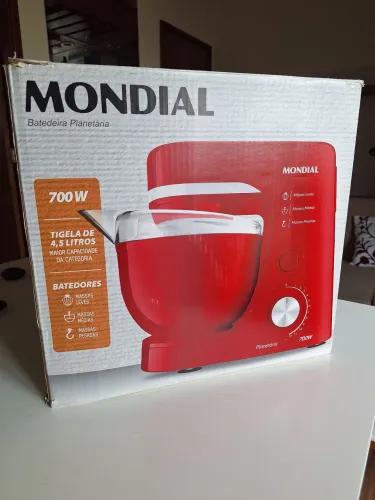 Batedeira Planetária Mondial 700W em estado de nova
