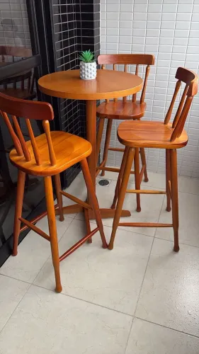 Mesa + 3 cadeiras de madeira