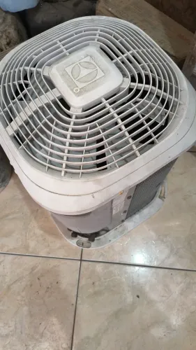 Ar condicionado Electrolux 9000 BTU já vai com suporte e a tubulação