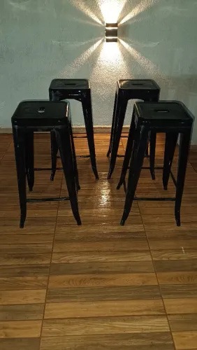 4 Banquetas Tolix industriais alta na cor preto