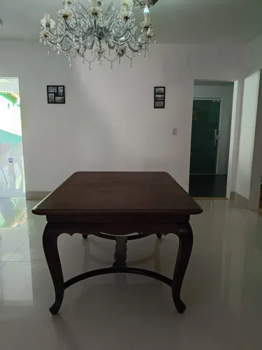 Mesa de época em Imbuia impecável