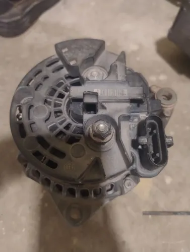 Vende-se alternador 24v 80A eletrônico