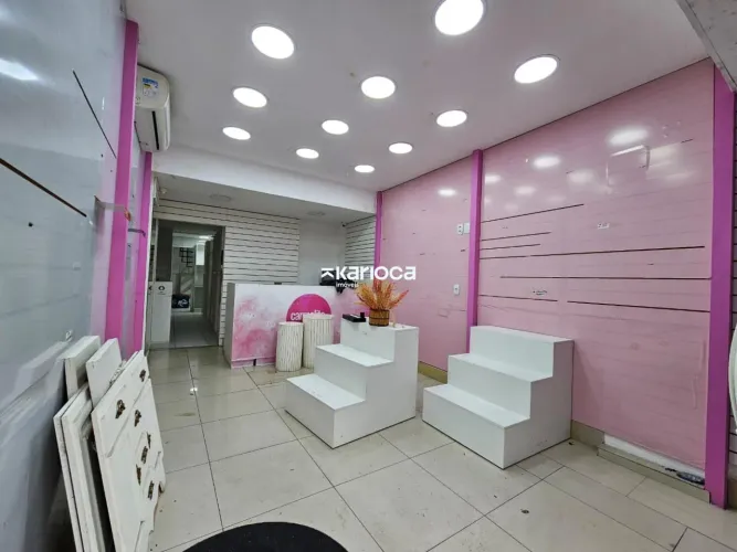 Loja Comercial com 74m² e mezanino - Estrada Adhemar Bebiano em Del Castilho!