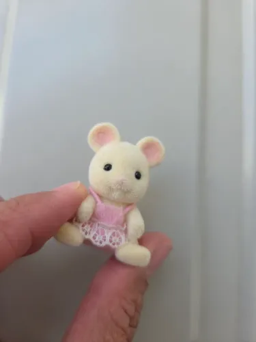 Rata branca bebê vintage Sylvanian Families. 