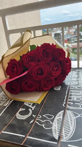 Buquê de flores e rosas dia dos namorados