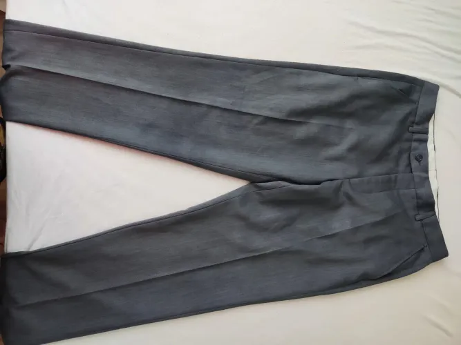 Calca social cinza chumbo e colete social preto (kit com as duas peças)