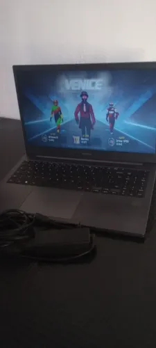 Notebook Samsung,4 gb,256 SSD,bateria durando o dia todo,confiram,faço entrega.