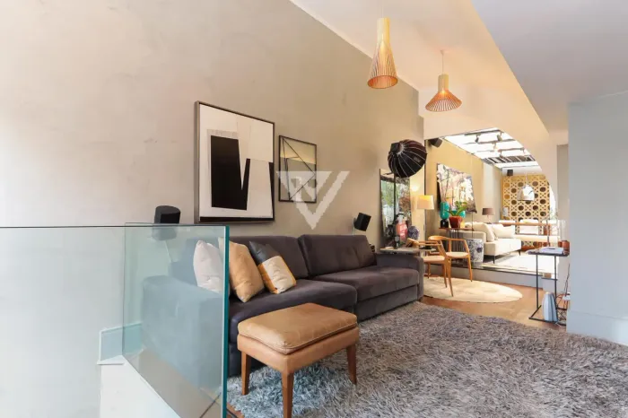 Encante-se com este sofisticado apartamento mobiliado na charmosa Rua Tucuna, no coração d