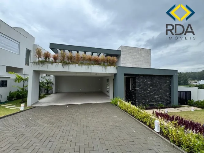 Casa em Condomínio de Luxo à Venda em Indaiatuba-SP, Parque Villa dos Pinheiros: 4 Quartos