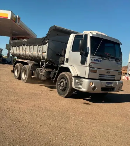 Caminhão Ford 2422e 