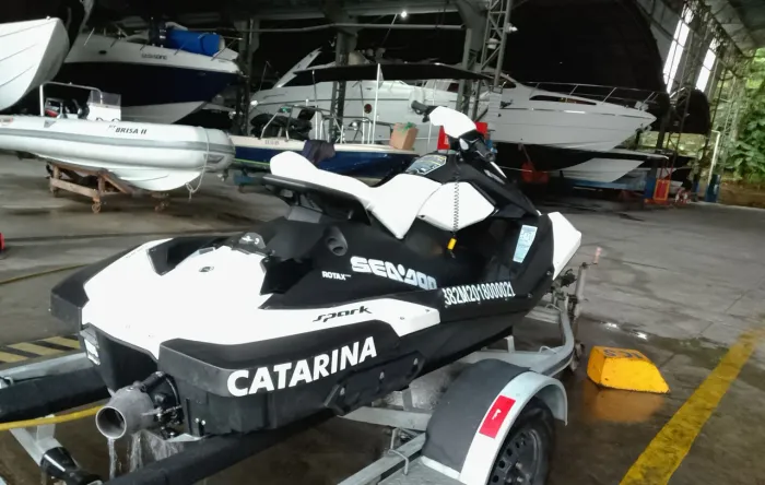Jet Ski Sea Doo Sparck ano 2013 900cc 91horas de uso super conservado valor R$33.000,00
