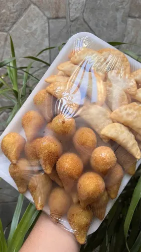 Cento de salgadinhos