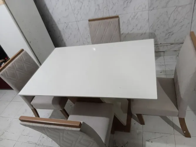 Mesa de Jantar  4 lugares 300 reais