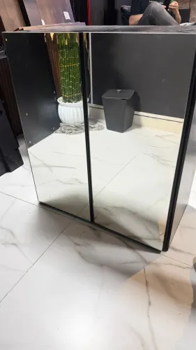 Lindo móvel duas portas espelhado