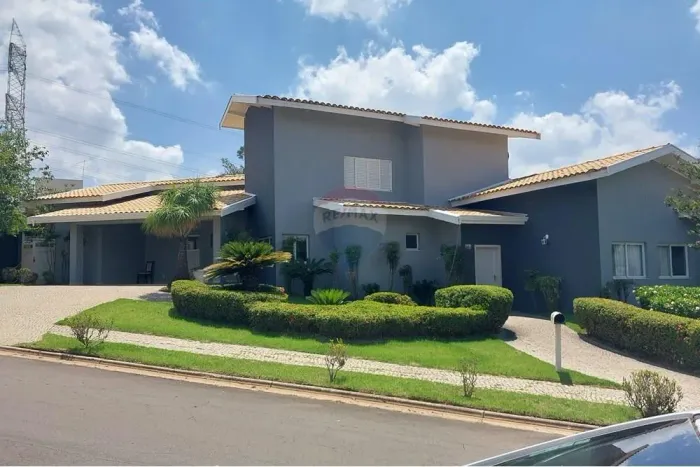 Ótima Casa com Piscina em Alphaville Campinas