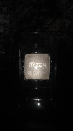 AMD Ryzen 3 3200G com Radeon Vega 8
