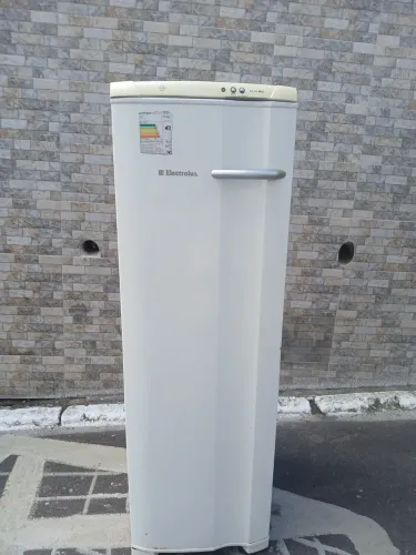 Freezer Electrolux FE 26