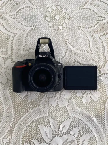 Câmera digital Nikon D5600 profissional - usada e em excelente estado.