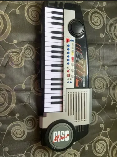 Teclado musical de brinquedo