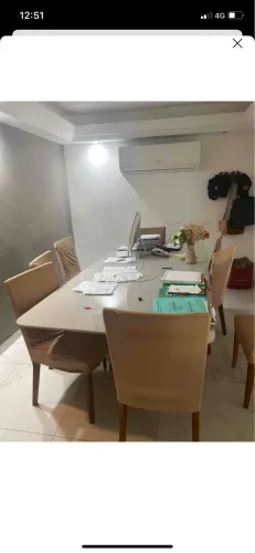 Mesa em laca cinza com 8 cadeiras