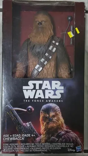 boneco Chewbacca de 12 polegadas (aprox. 30 cm) da Hasbro