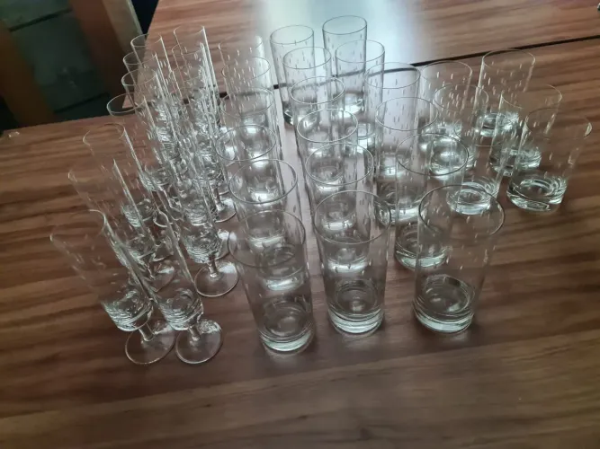 Conjuntos de taçaa em cristal puro lapidado.