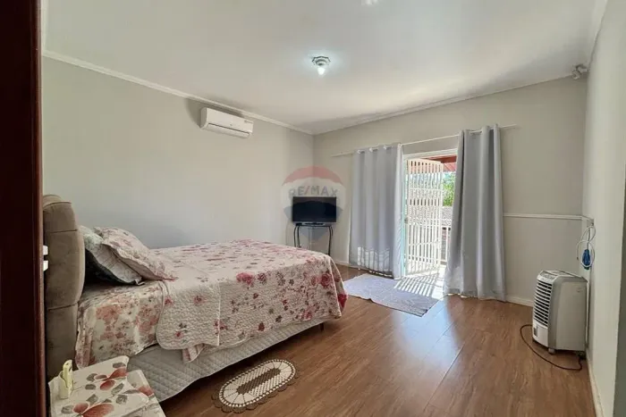 sobrado dos Sonhos em Itapira SP : Suíte com Hidro moderna para relaxamento e bem-estar, 3