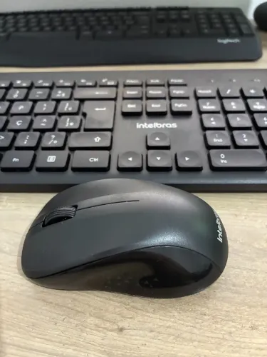 Combo Teclado e Mouse Intelbras CSI50 Sem Fio Preto