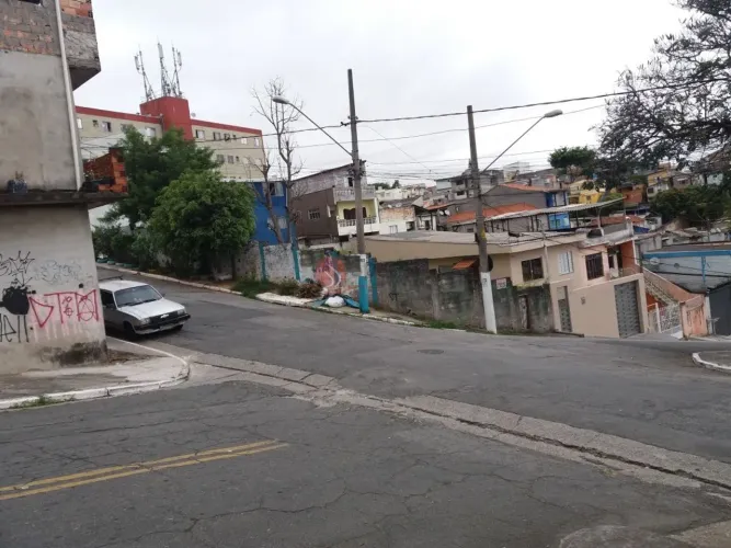 Terreno de esquina na Vila Rica