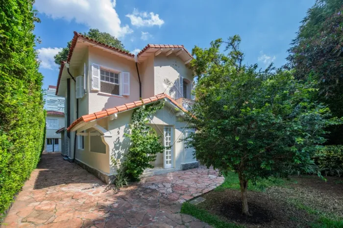 Casa para locação com arquitetura clássica