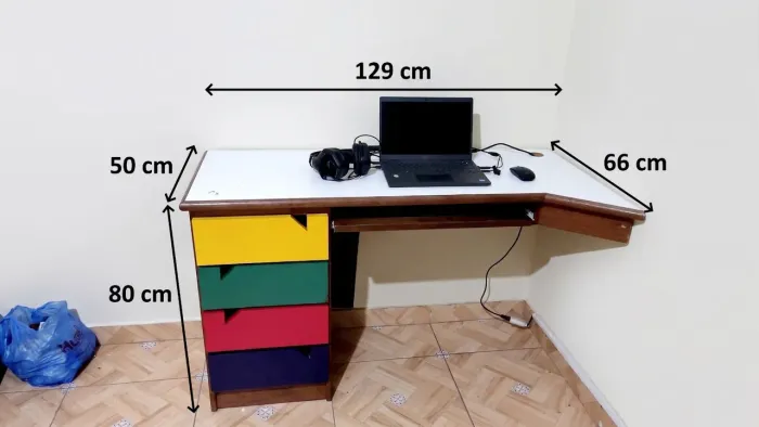 Mesa para computador em madeira