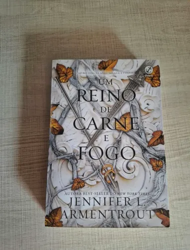 Um Reino de Carne e Fogo - Jenniffer L. Armentrout