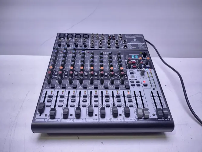 Mix Beringer x1622 USB com efeito