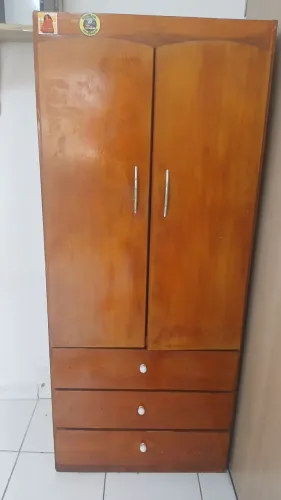 Vendo um guarda-roupa, 2portas 3 gavetas