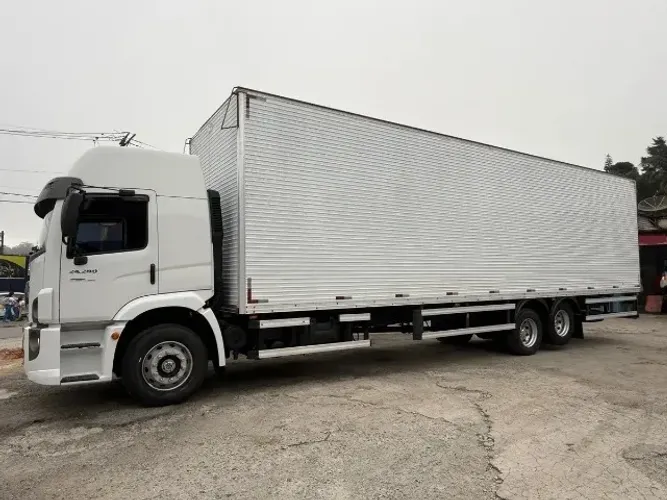 VW 24.280 6x2 2022/2023 com Baú
