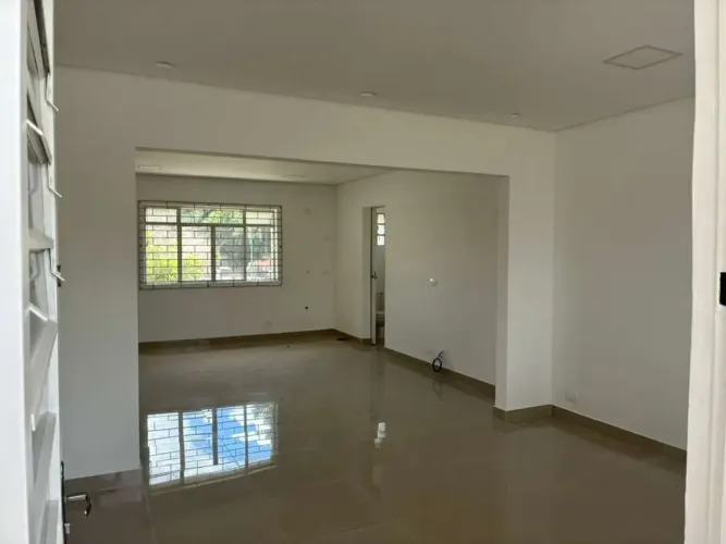 Sala comercial para Alugar 41m² Frente ao Shopping Palladium em Água Verde- Curitiba- Para