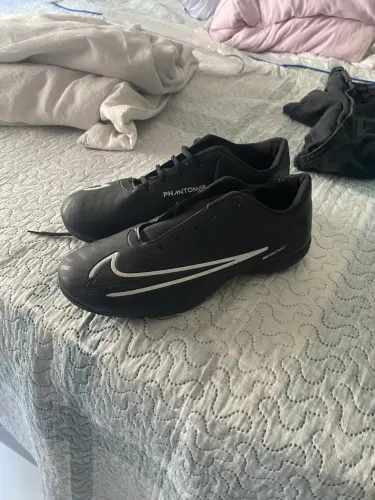 Chuteira Nike preta 