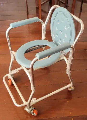 Cadeira de Banho - Conservada - 150 kg - Uso Domiciliar