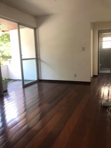 Apartamento no Costa Azul, 2/4 + dependência