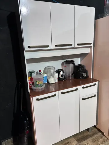 Armário pequeno de cozinha