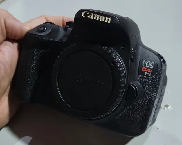 Canon EOS Rebel T5i + Lente Nikon 50mm F1.8g + Adaptador De Lente Nikon AI Para Canon