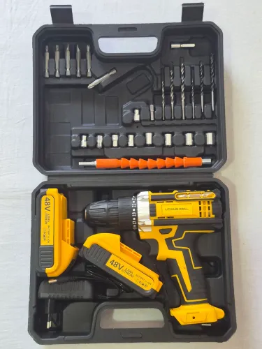 Furadeira e Parafusadeira Com Duas Baterias + Maleta + Kit de Peças 