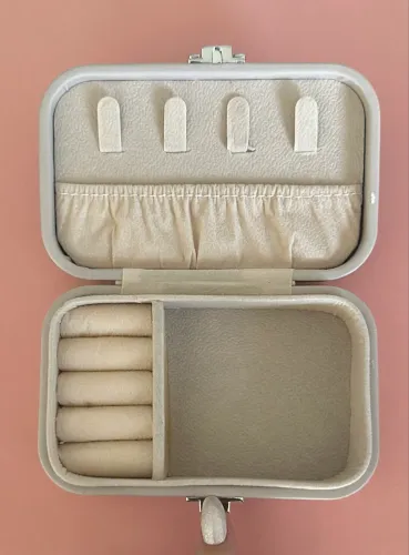 Porta joias de couro pequeno 