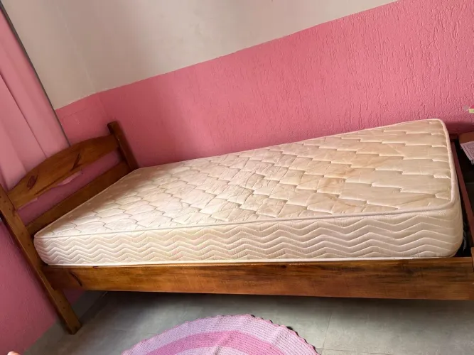 Cama madeira maciça