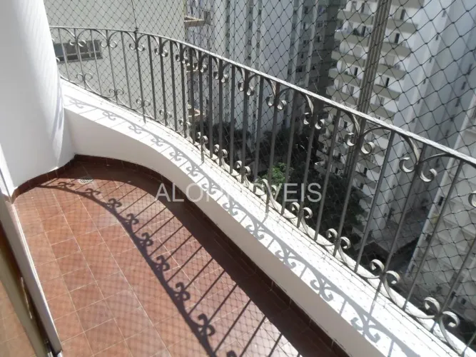 APTO COM 3 VAGAS - 155 M² ÚTEIS NA AL. FRANCA LIVING COM TERRAÇO E LAVABO. DUAS SUITES, MA