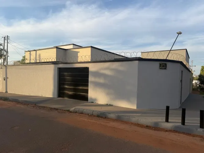 Casa de Esquina 03 Quartos sendo 01 suíte com móveis Planejados Portal das Águas Quentes I