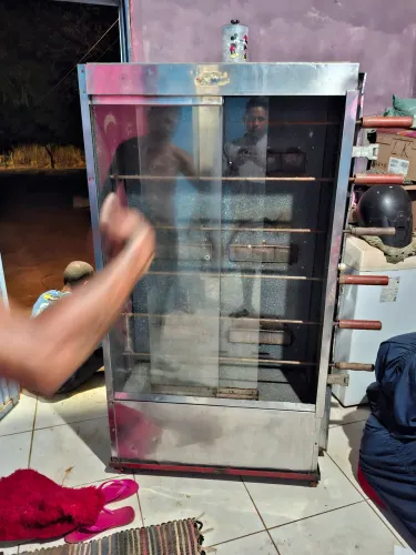 Máquina de frango assado