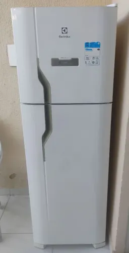 Geladeira Eletrolux 371L